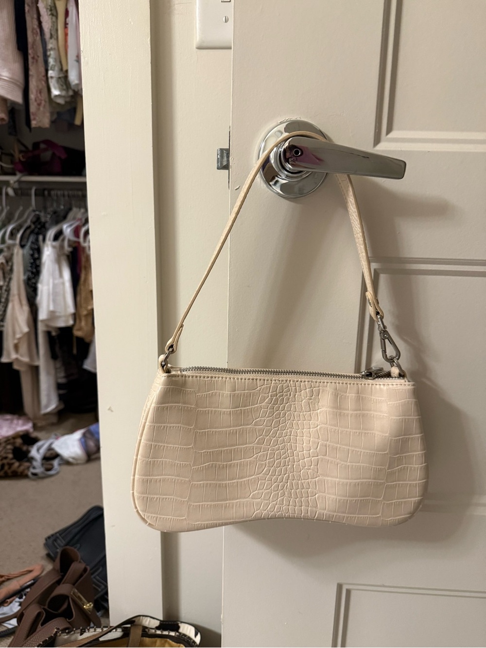 Cream Croc-Embossed Shoulder Bag - Stylish Everyday Carry